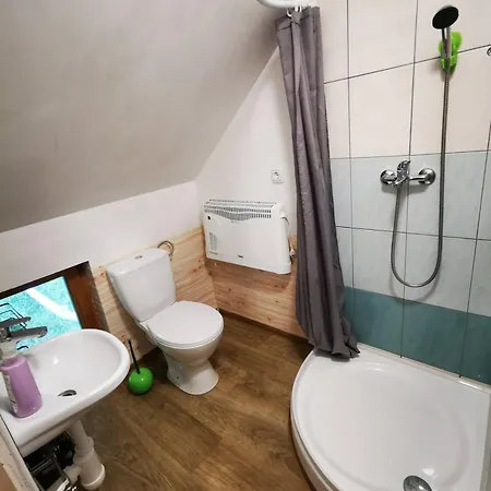 Apartma Na Kozolcu Διαμέρισμα Dobovec