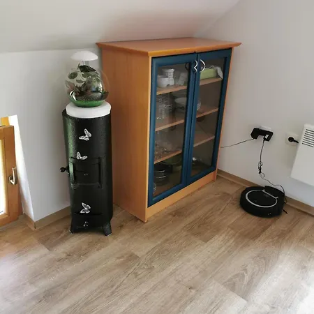 Apartma Na Kozolcu Διαμέρισμα Dobovec